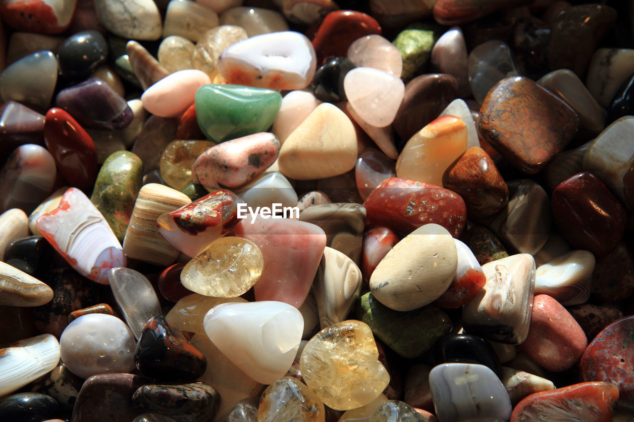 FULL FRAME SHOT OF MULTI COLORED STONES