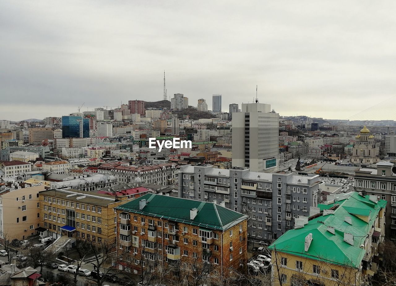 HIGH ANGLE VIEW OF BUILDINGS IN CITY