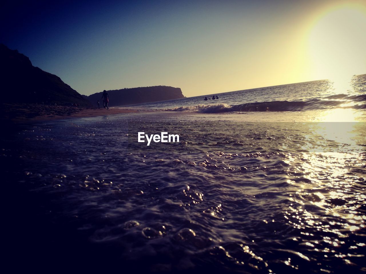 SCENIC VIEW OF SEA AGAINST SKY AT SUNSET