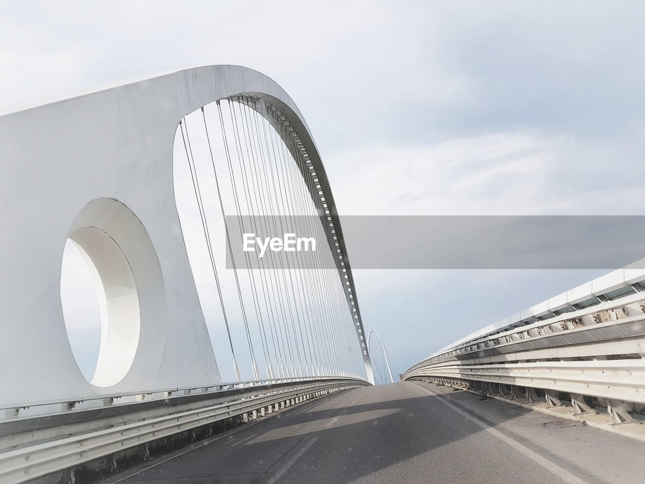 LOW ANGLE VIEW OF MODERN BRIDGE AGAINST SKY