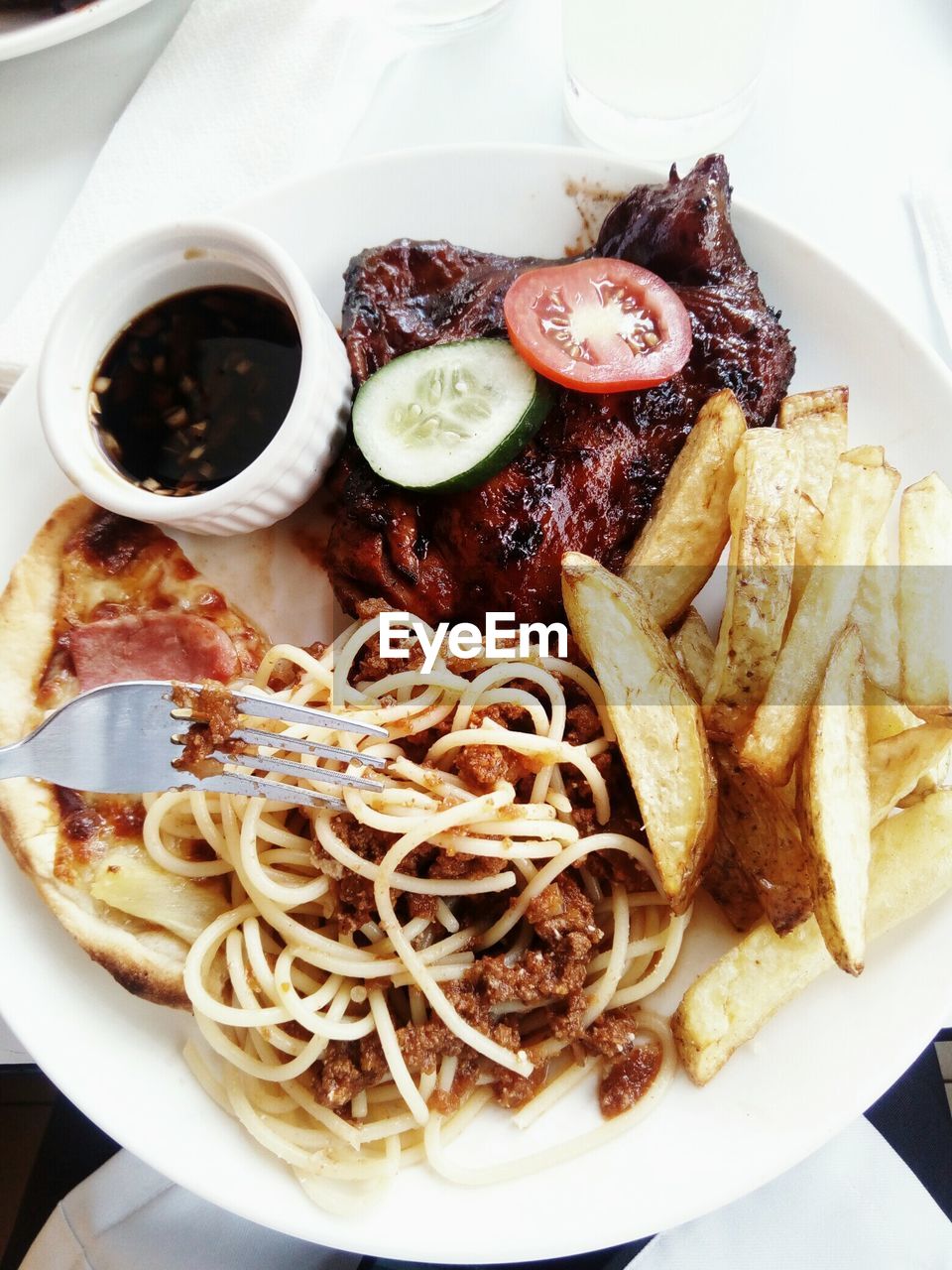 CLOSE-UP OF NOODLES WITH PASTA IN PLATE