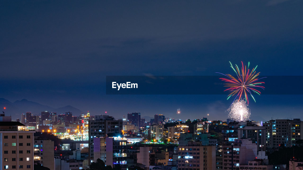 Images with new year's, réveillon, fireworks exploding in the sky in niterói, rio de janeiro, brazil