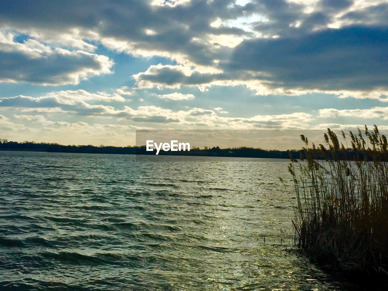 SCENIC VIEW OF LAKE AGAINST SUNSET SKY