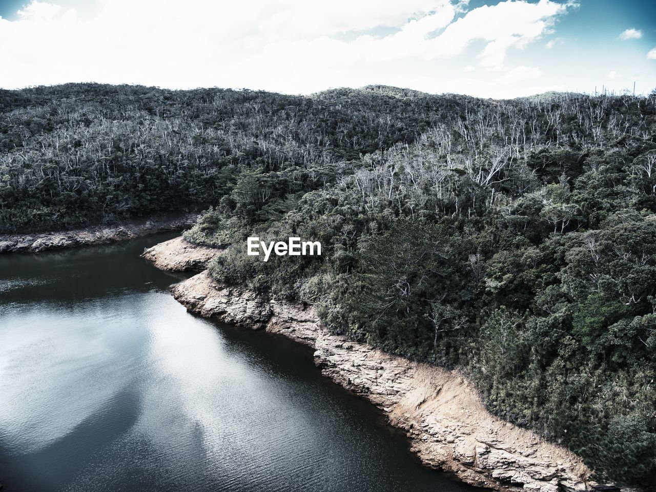 SCENIC VIEW OF RIVER AGAINST SKY