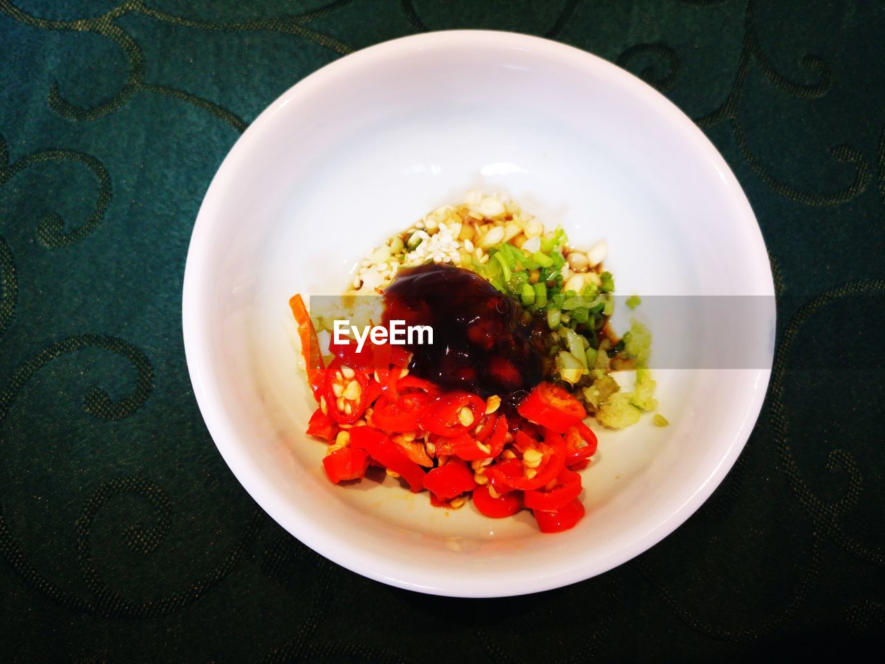 HIGH ANGLE VIEW OF BREAKFAST SERVED IN BOWL