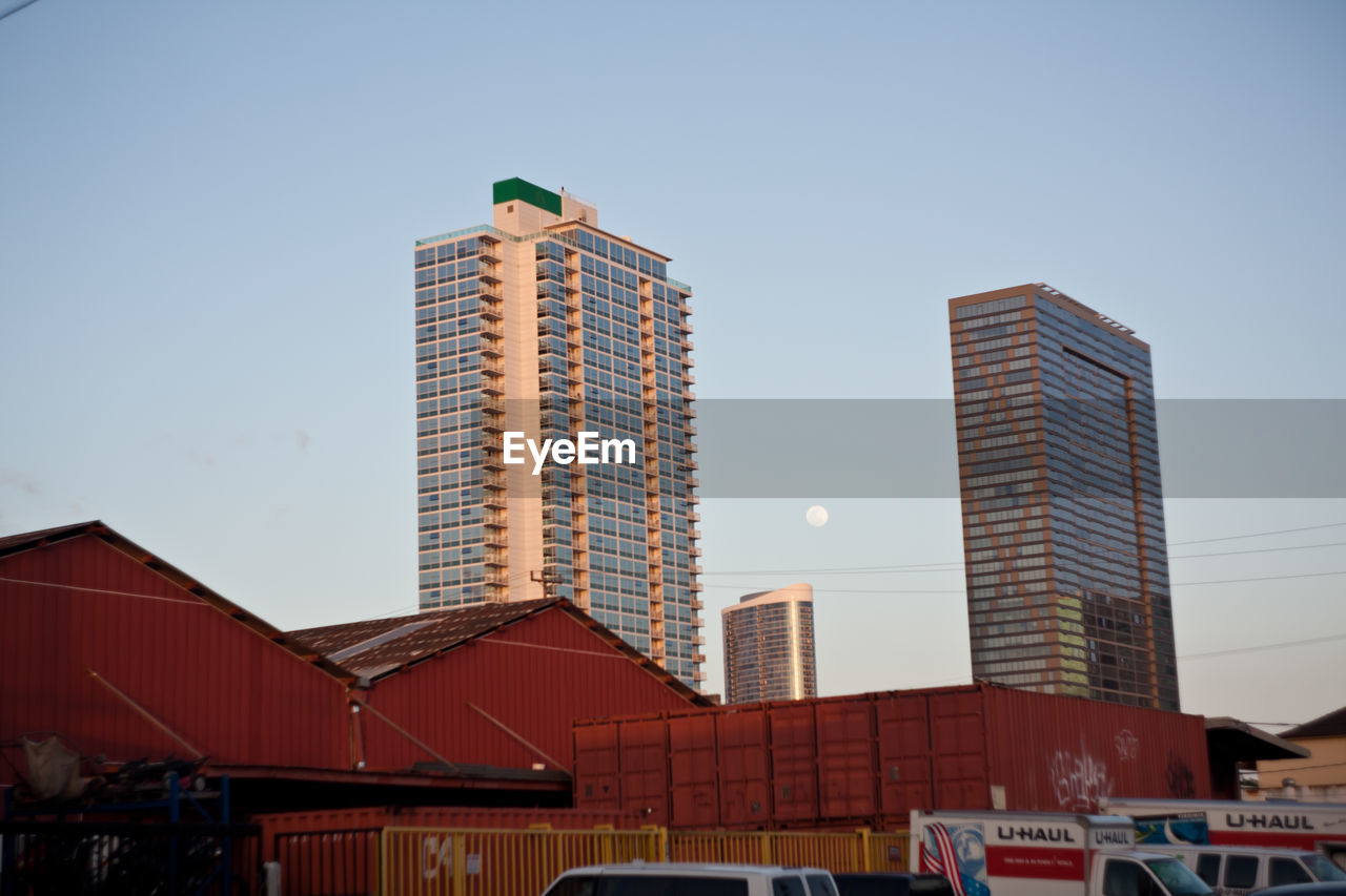 LOW ANGLE VIEW OF MODERN BUILDINGS AGAINST SKY