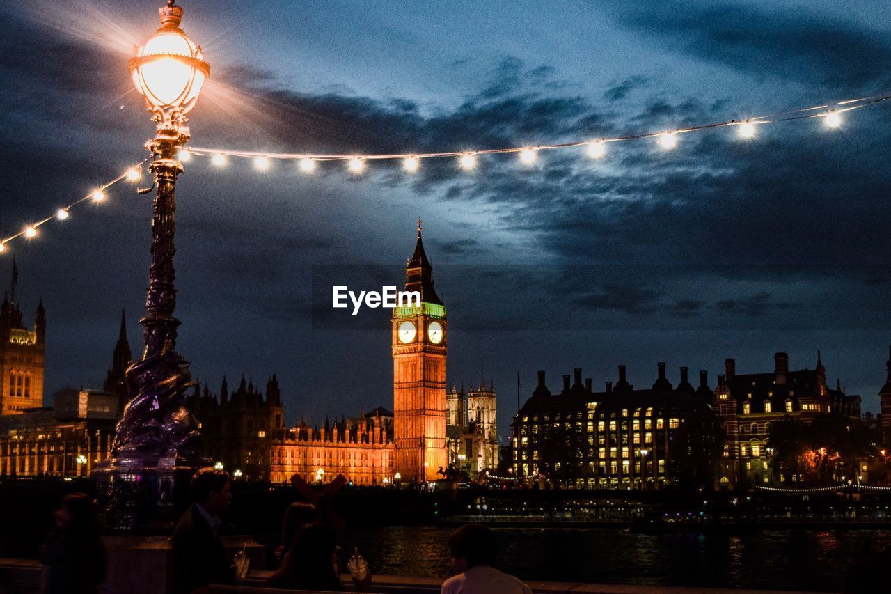 ILLUMINATED CLOCK TOWER AT NIGHT