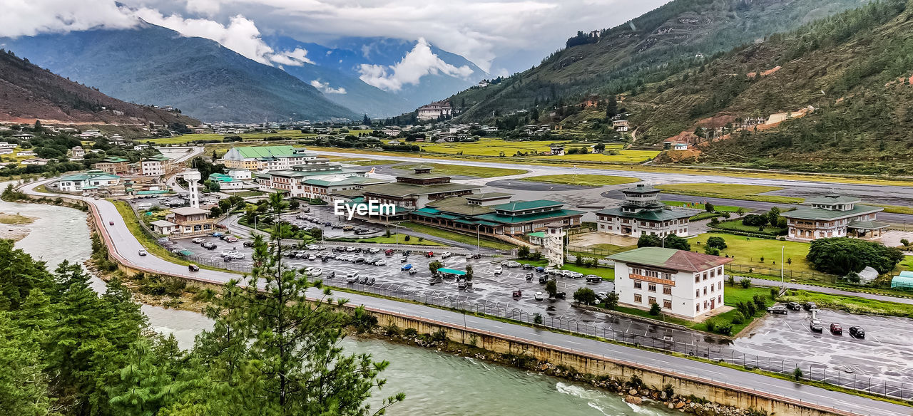 PANORAMIC SHOT OF RIVER AMIDST TREES AND MOUNTAINS AGAINST SKY