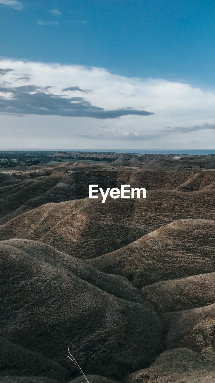 SCENIC VIEW OF ARID LANDSCAPE