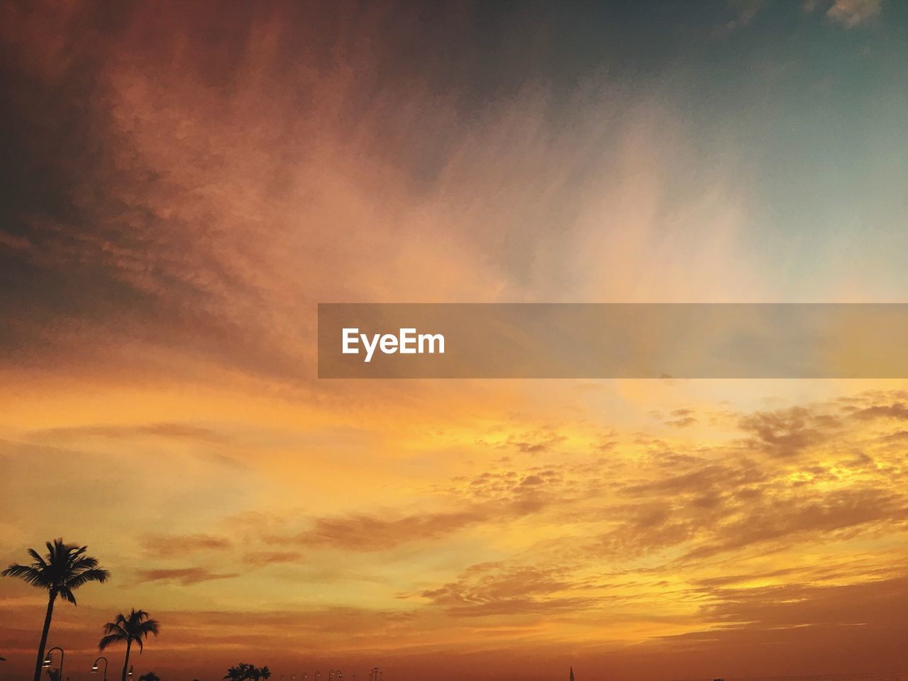 SCENIC VIEW OF DRAMATIC SKY OVER SUNSET