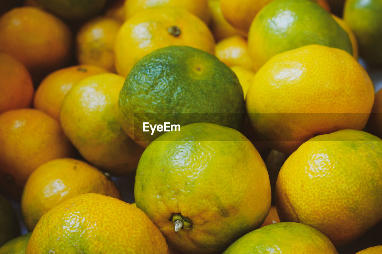 FULL FRAME SHOT OF FRUITS