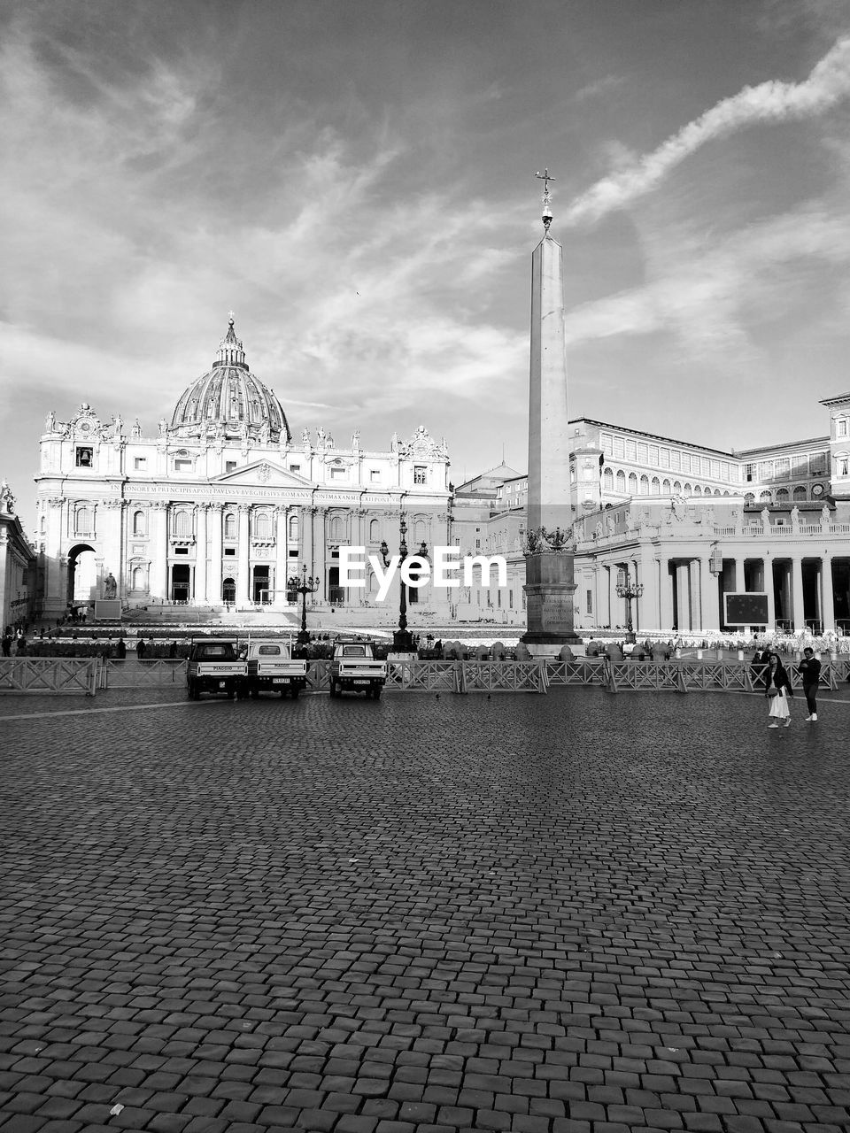 architecture, built structure, black and white, building exterior, city, sky, travel destinations, monochrome photography, monochrome, cityscape, cloud, landmark, travel, tourism, the past, history, cobblestone, street, nature, white, outdoors, building, town square, urban area, day, politics and government