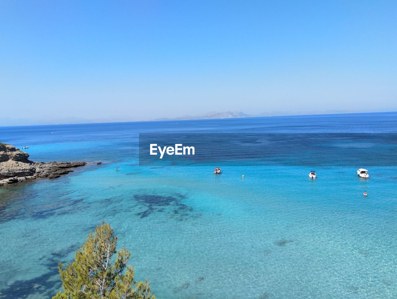 SCENIC VIEW OF SEA AGAINST BLUE SKY