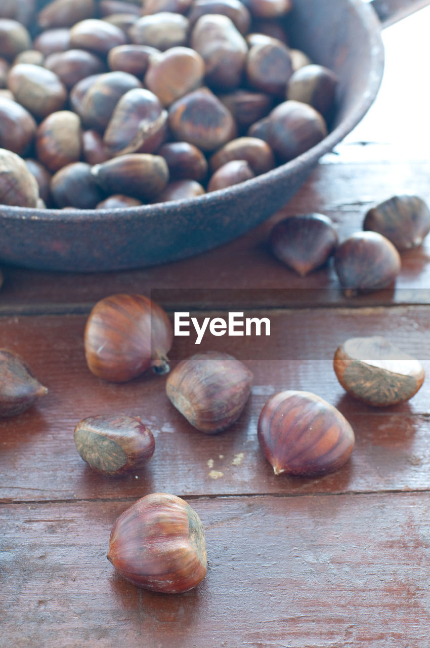 CLOSE-UP OF EGGS ON TABLE