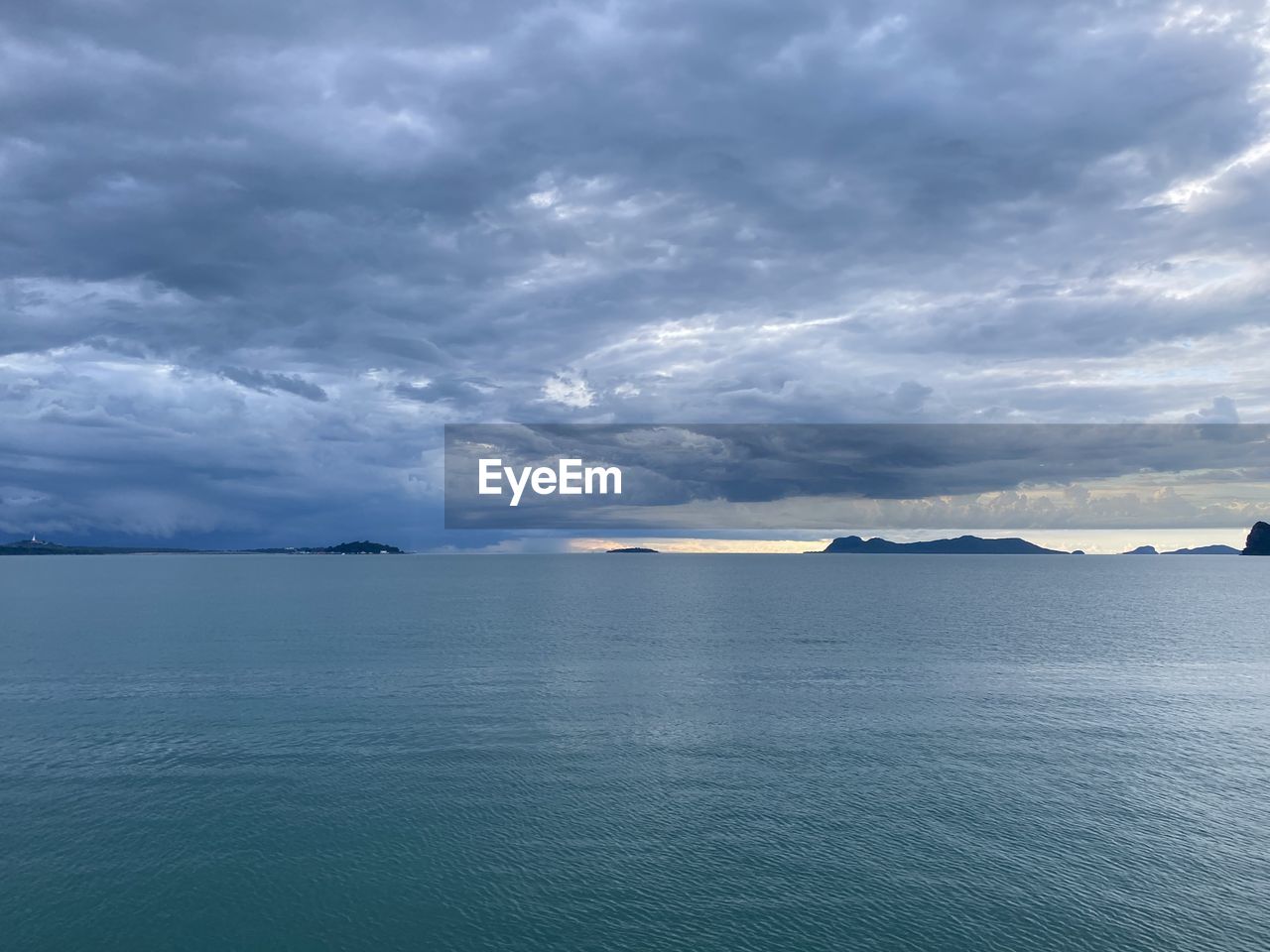 VIEW OF SEA AGAINST CLOUDY SKY