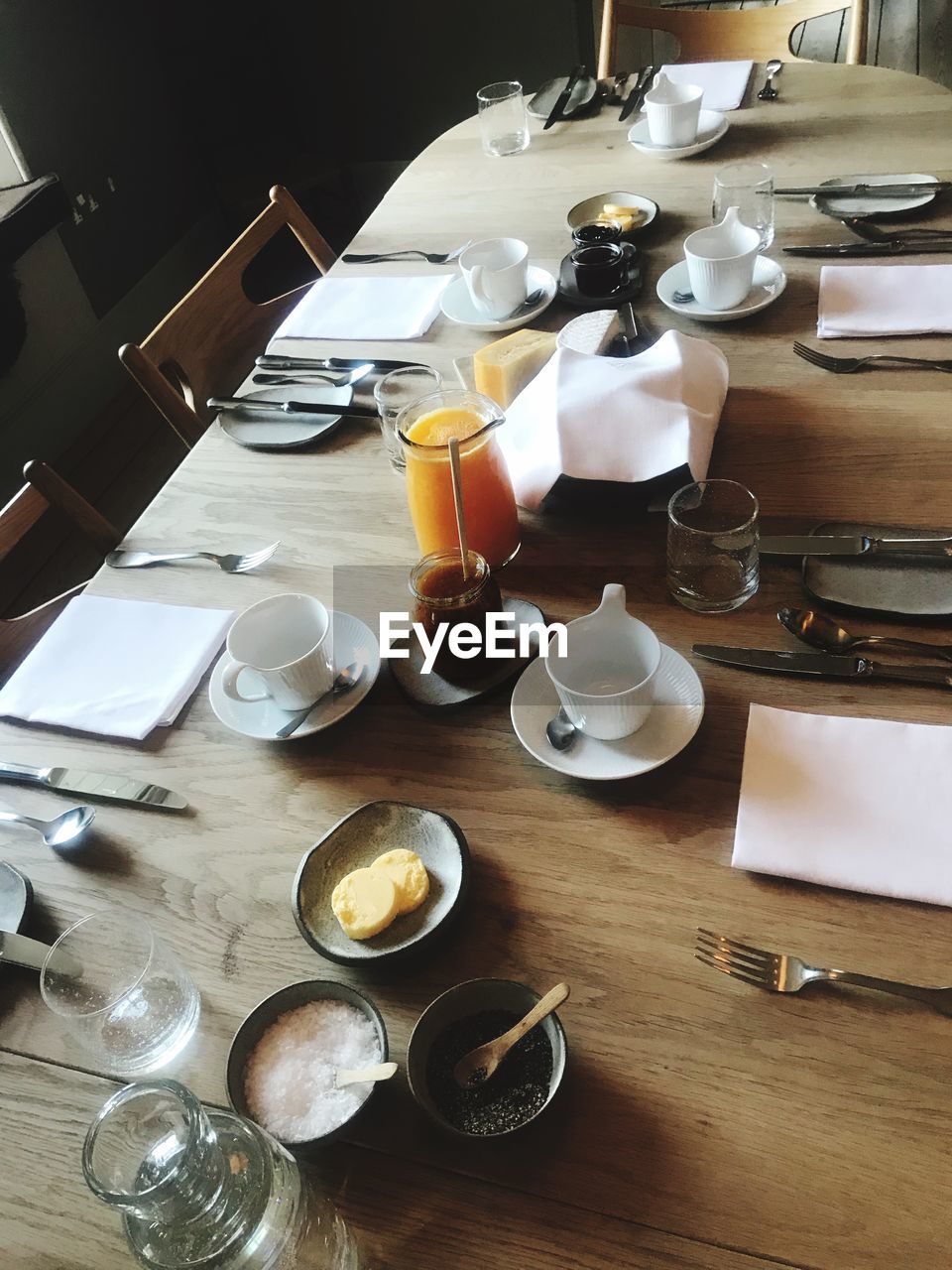 HIGH ANGLE VIEW OF BREAKFAST ON TABLE AT HOME