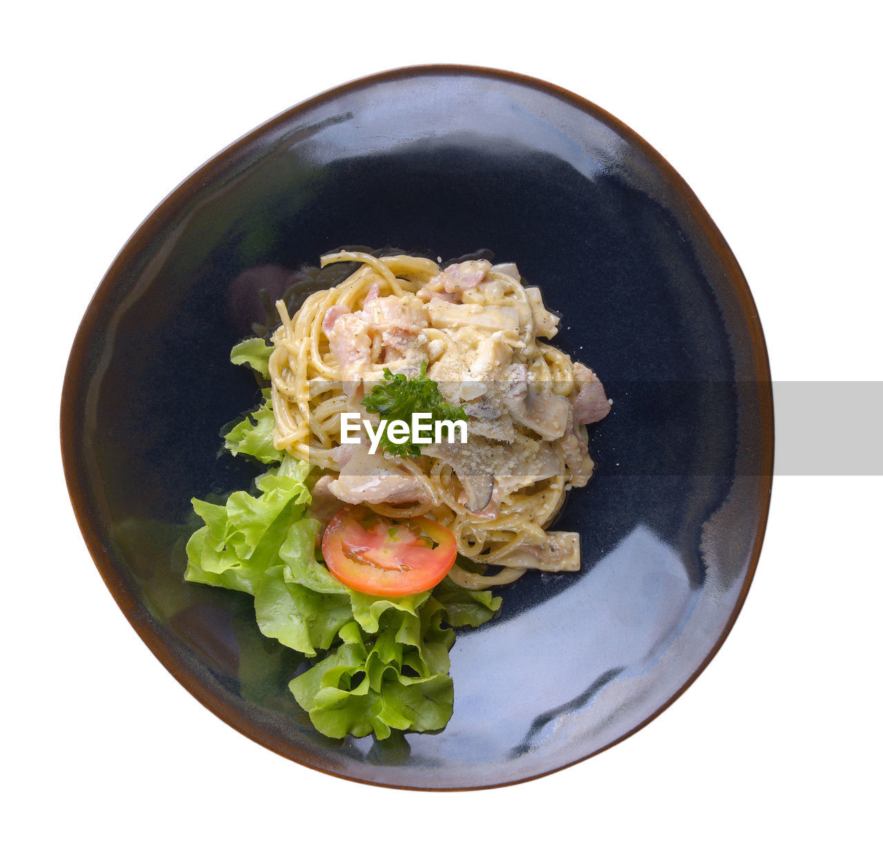 HIGH ANGLE VIEW OF SALAD IN BOWL