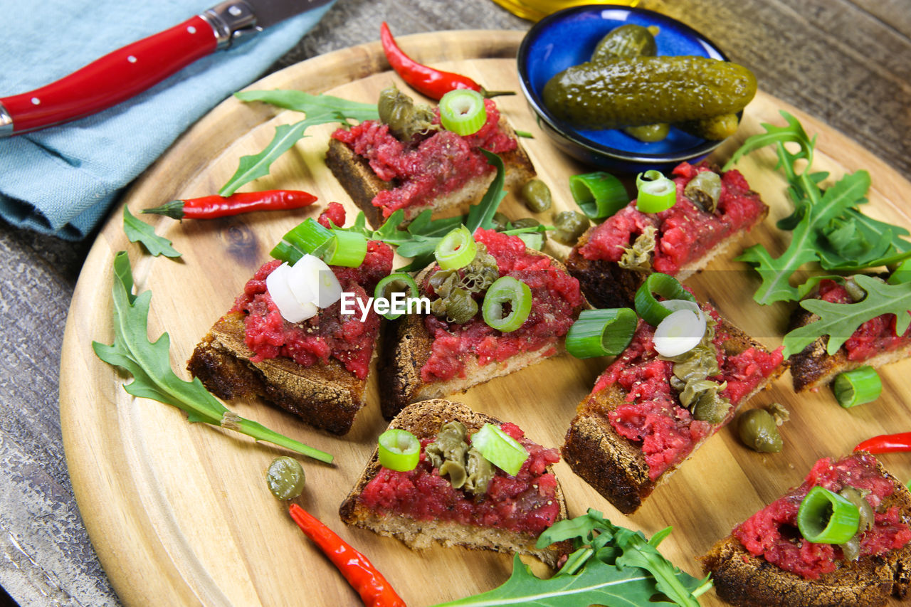 CLOSE-UP OF FOOD SERVED ON TABLE