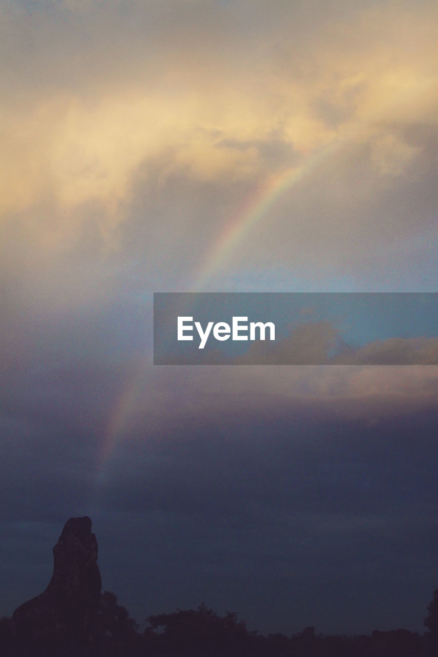 SCENIC VIEW OF MOUNTAINS AGAINST CLOUDY SKY AT SUNSET