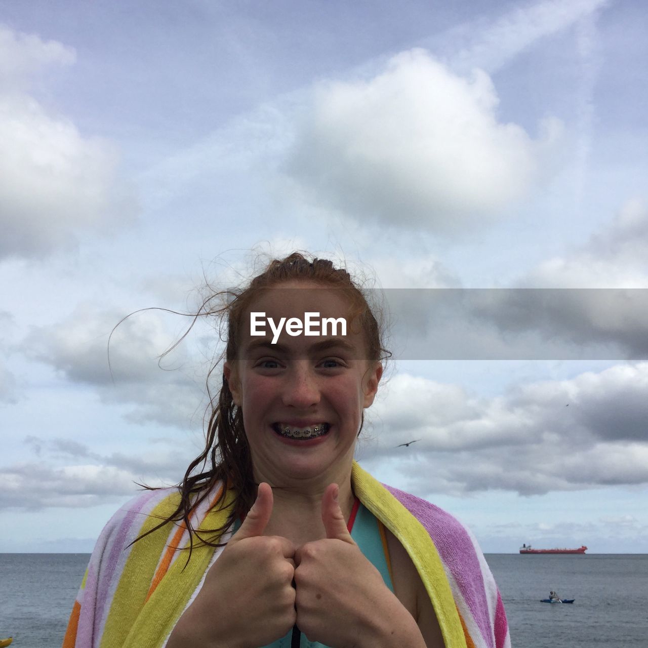 PORTRAIT OF YOUNG WOMAN IN SEA