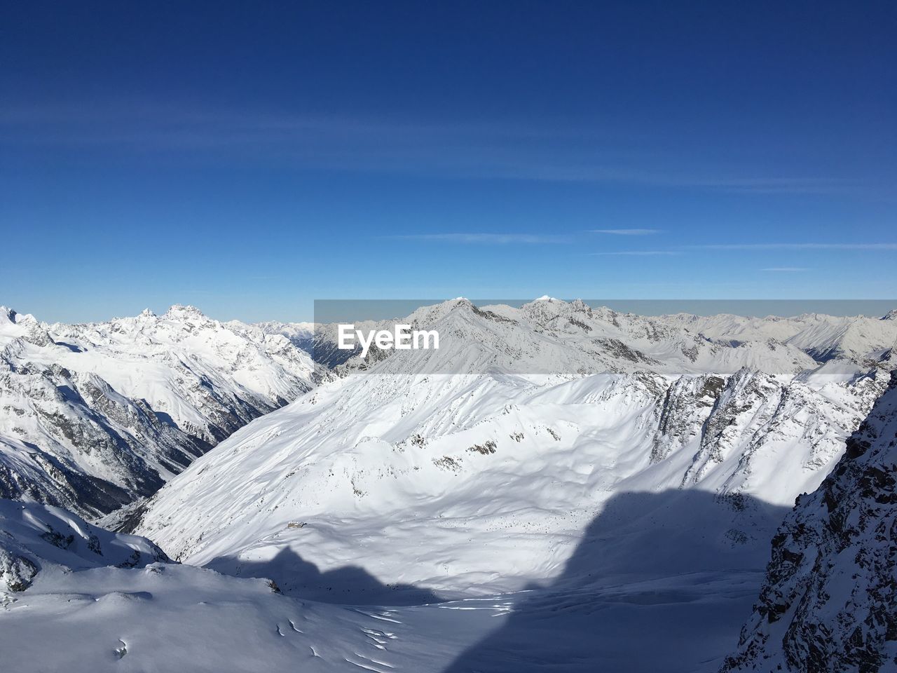 SNOWCAPPED MOUNTAINS AGAINST BLUE SKY