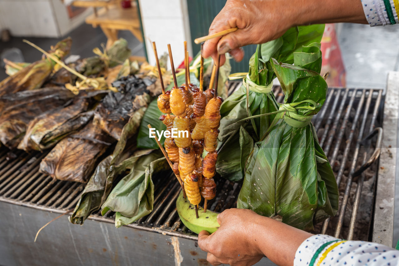 HIGH ANGLE VIEW OF MAN PREPARING FOOD