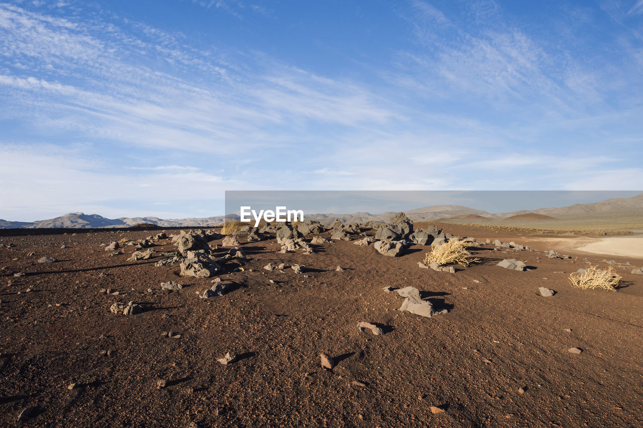 Dry barren landscape near the fossil falls trailhead late afternoon