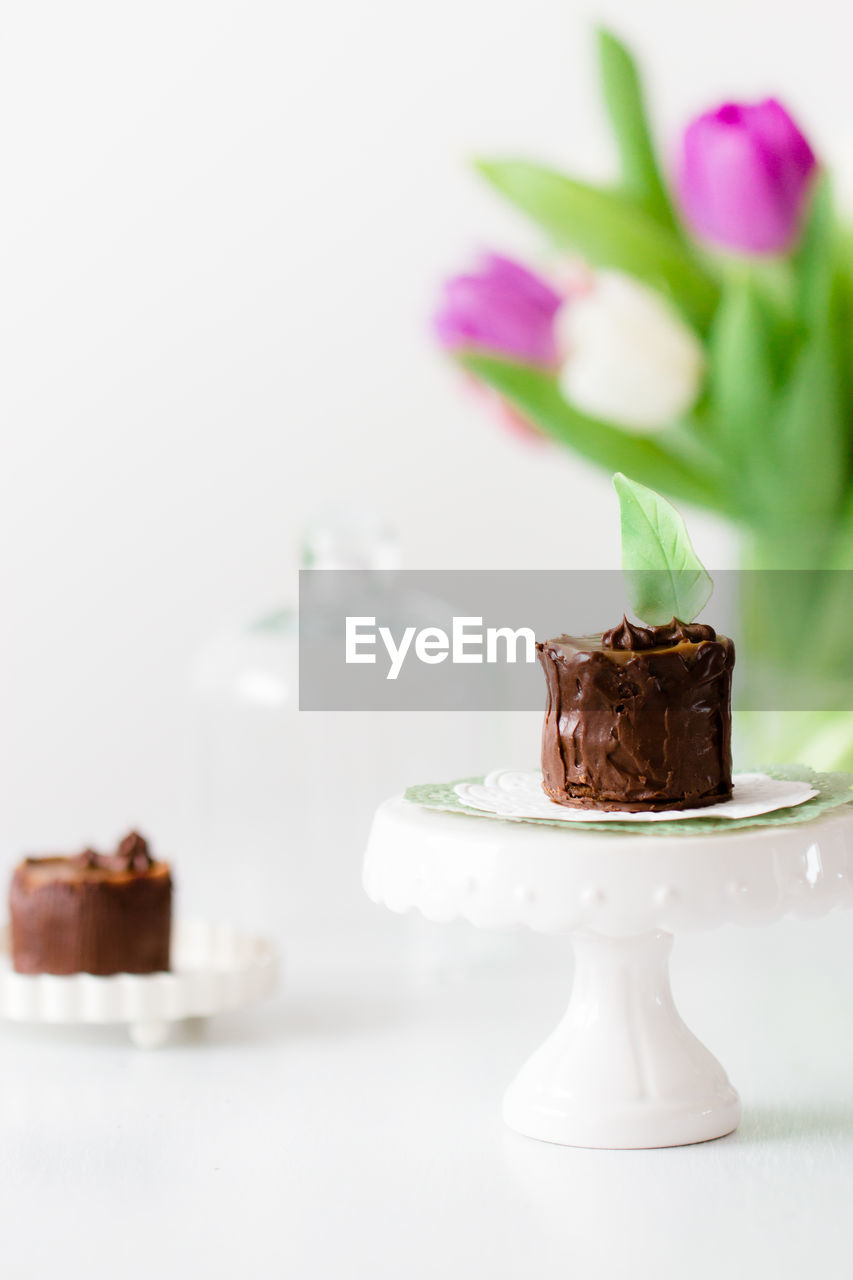 Close-up of fresh chocolate cake on cakestand