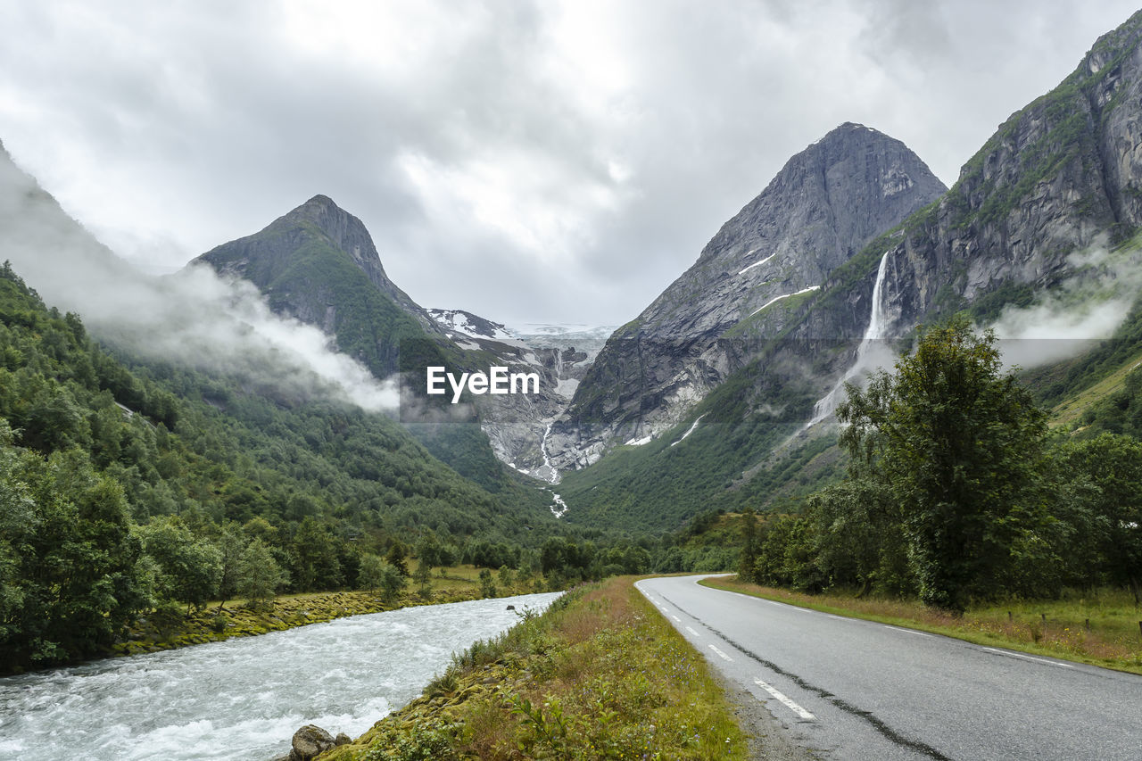 Road amidst mountains against sky