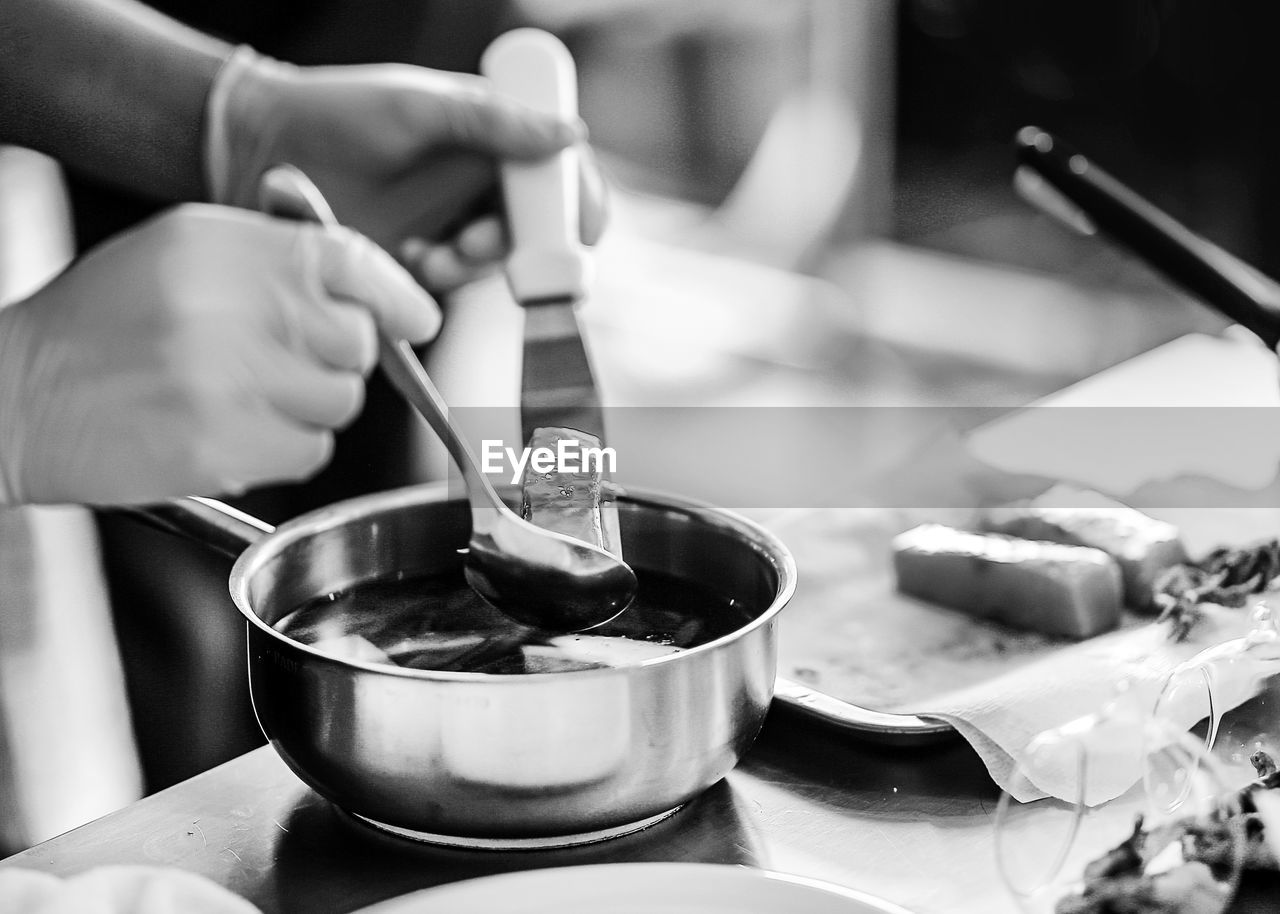 MIDSECTION OF WOMAN HAVING FOOD