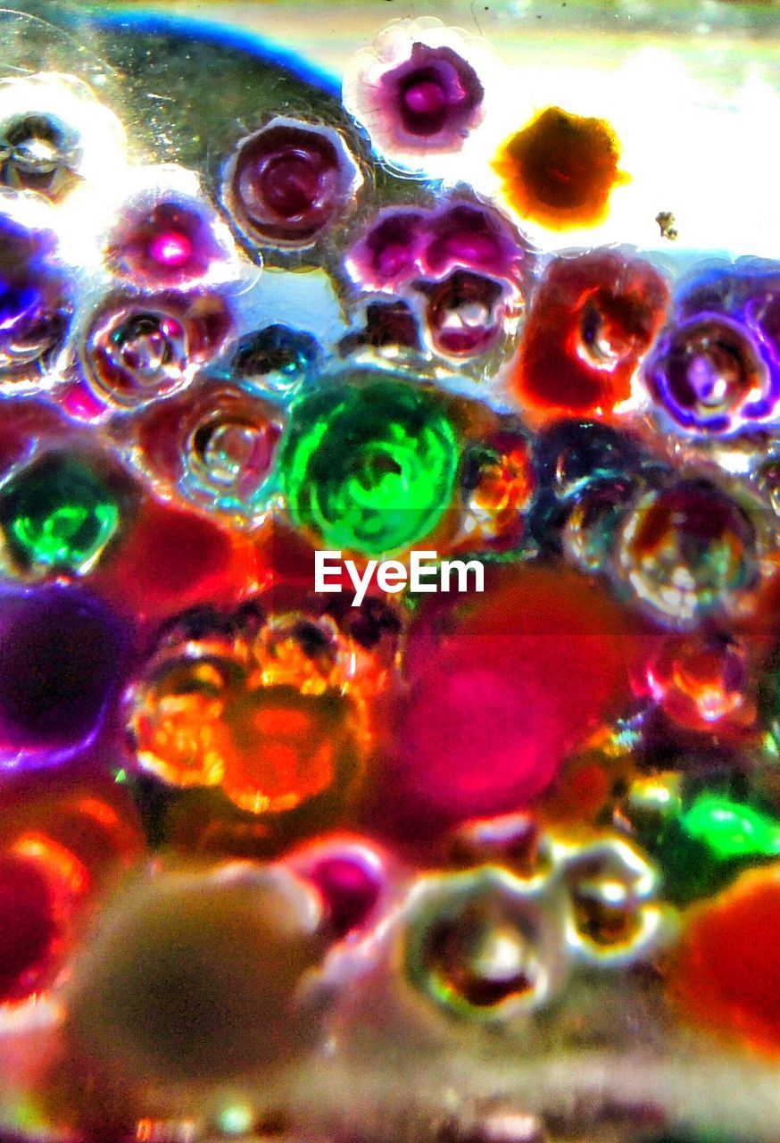 FULL FRAME SHOT OF COLORFUL BUBBLES