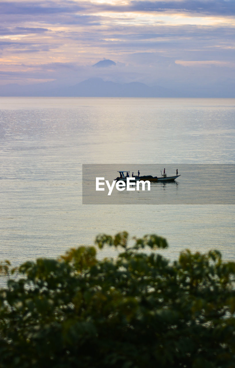 VIEW OF SEA AGAINST SKY DURING SUNSET
