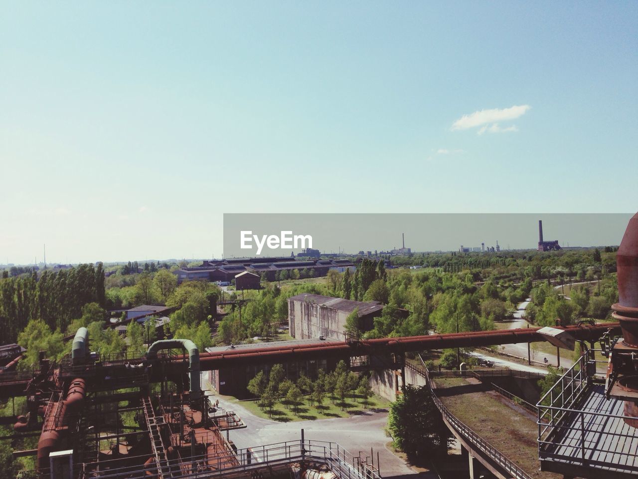 VIEW OF CITYSCAPE AGAINST SKY