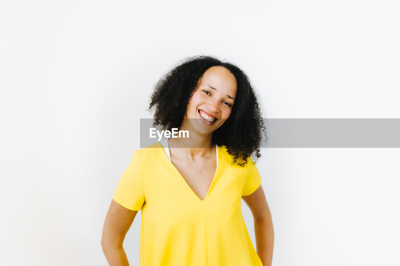 PORTRAIT OF A SMILING YOUNG WOMAN