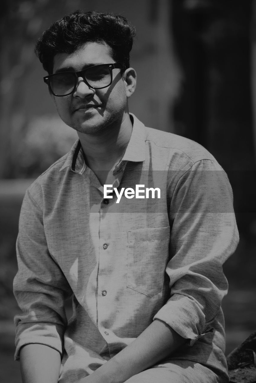 Portrait of young man wearing sunglasses