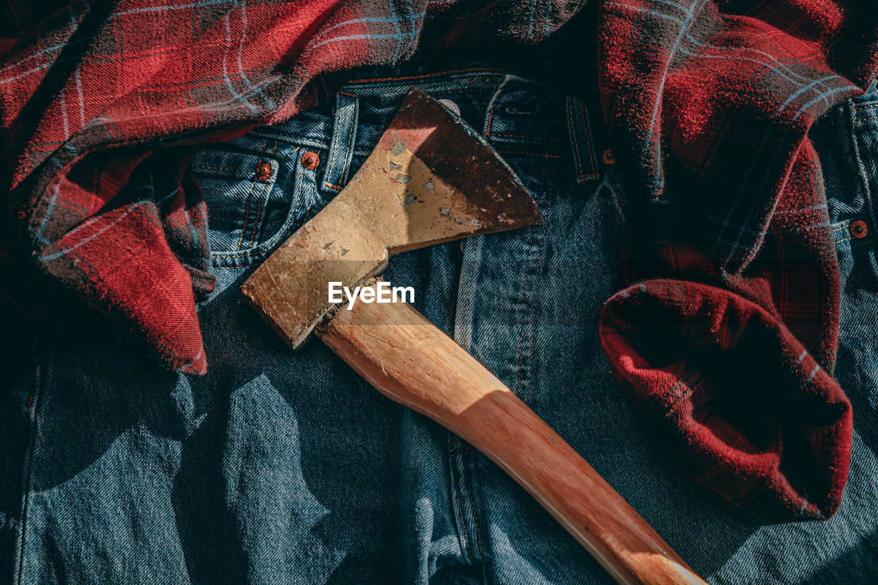 HIGH ANGLE VIEW OF HUMAN FACE ON WOODEN FLOOR