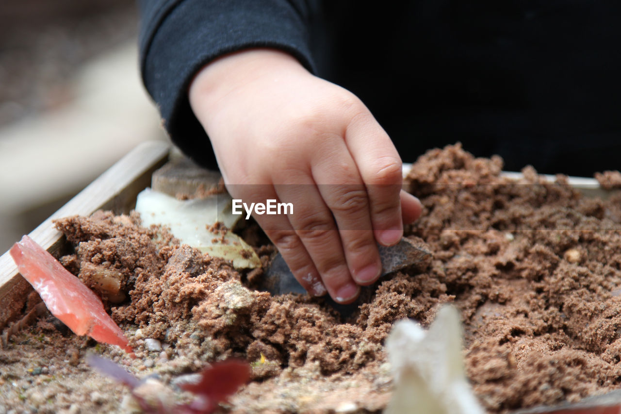 CLOSE-UP OF BABY HAND ON MESSY