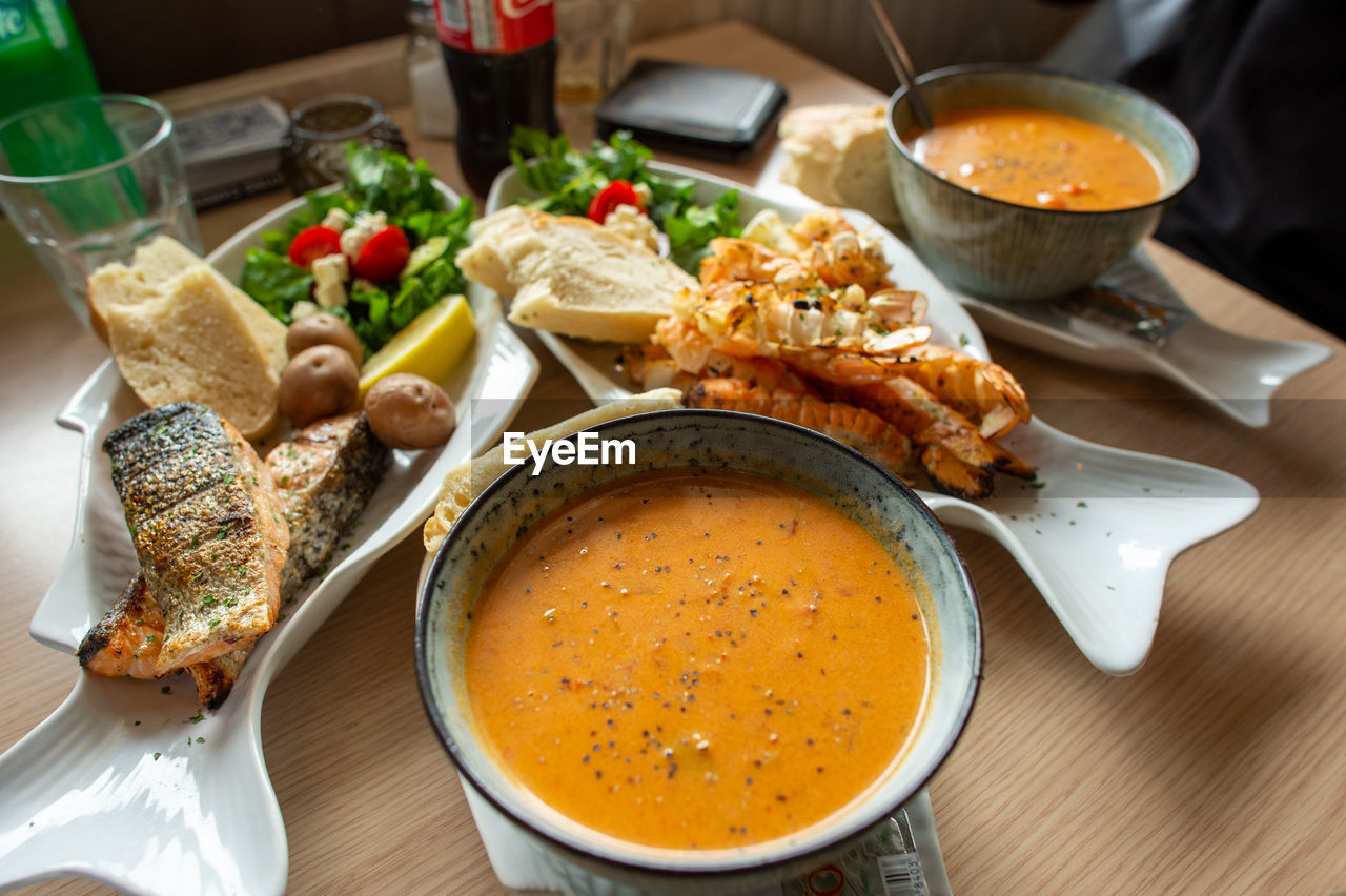 HIGH ANGLE VIEW OF MEAL SERVED IN PLATE