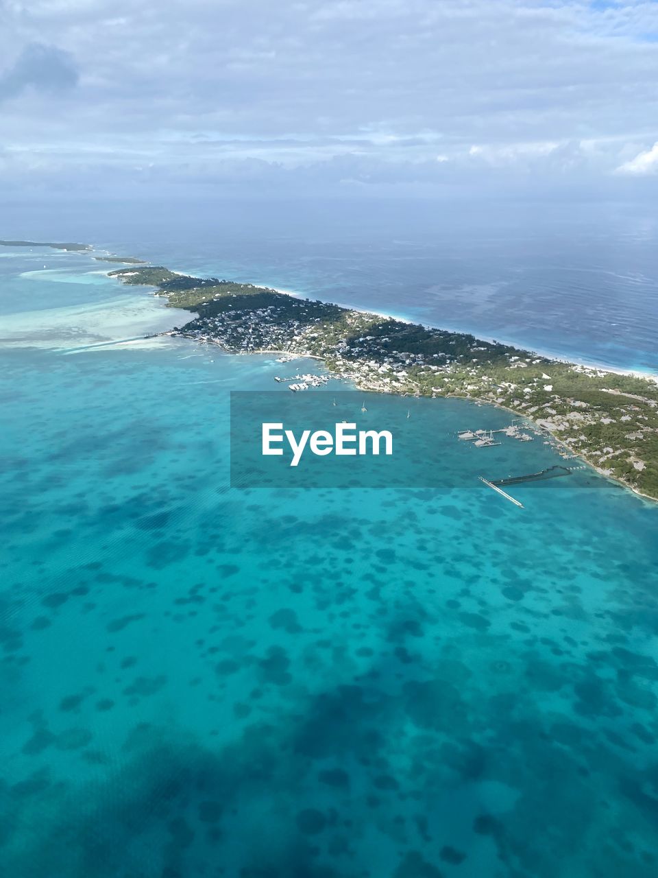 AERIAL VIEW OF ISLAND AGAINST SKY