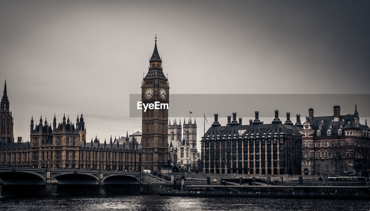 Big ben and city skyline