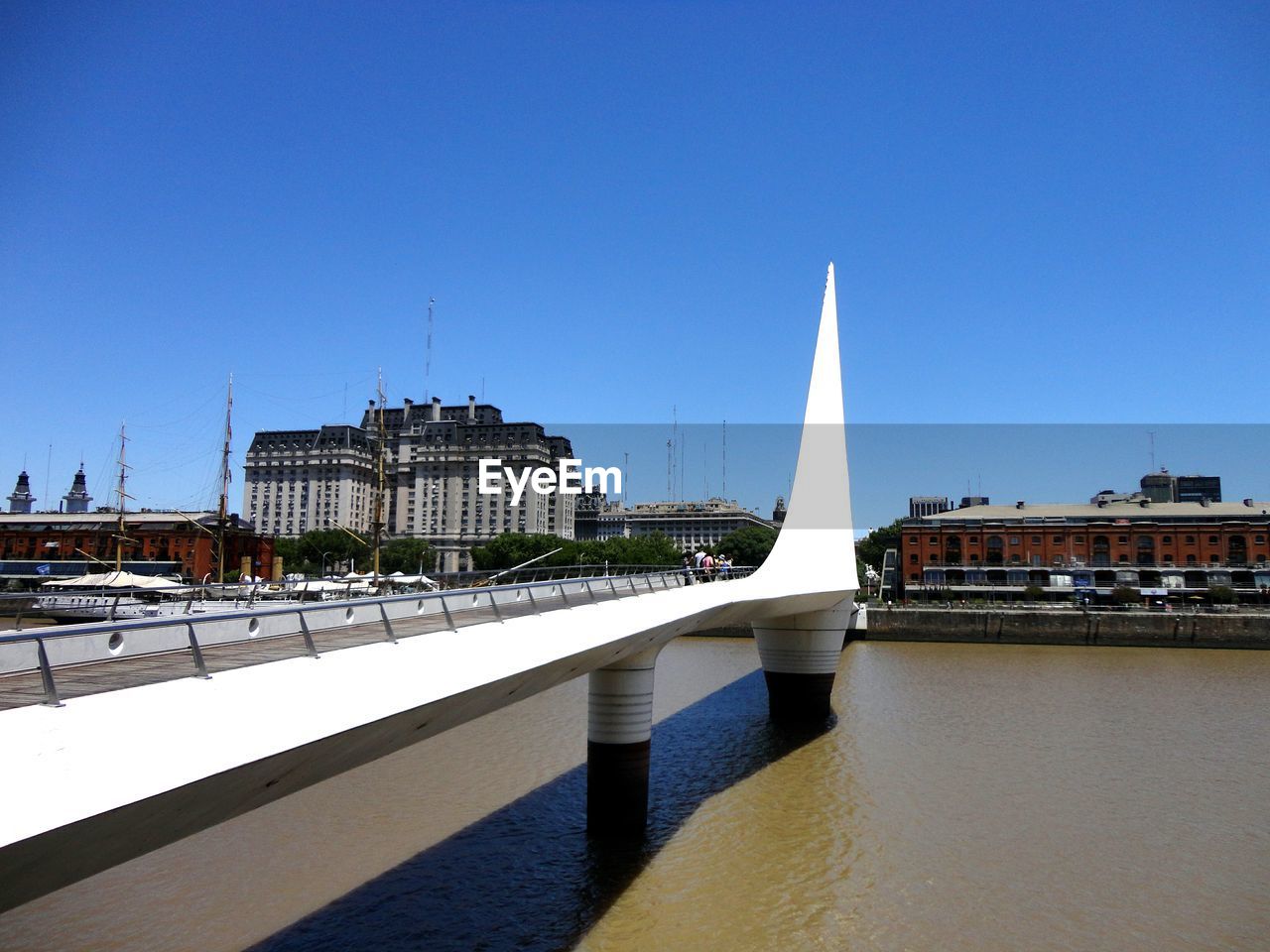 VIEW OF BUILDINGS AT WATERFRONT