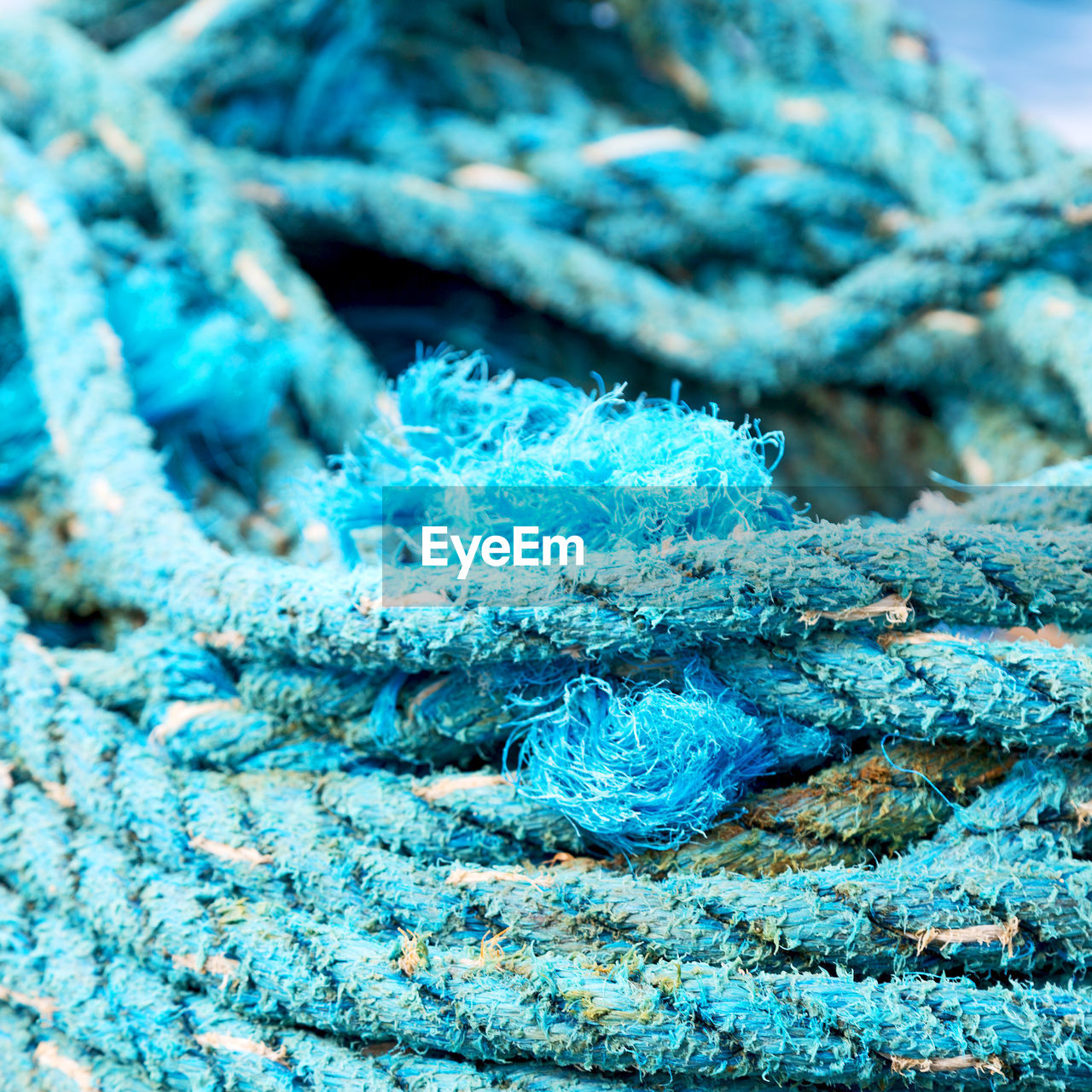 CLOSE-UP OF BLUE ROPE