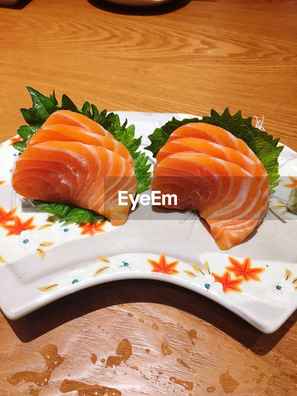 CLOSE-UP OF FRESH FOOD ON TABLE