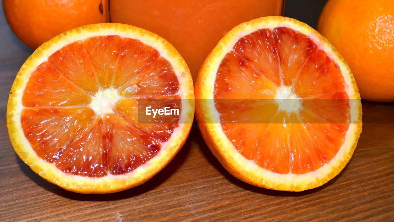 CLOSE-UP OF ORANGE SLICE ON TABLE