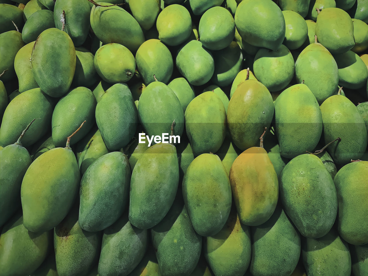 FULL FRAME SHOT OF BANANAS IN MARKET