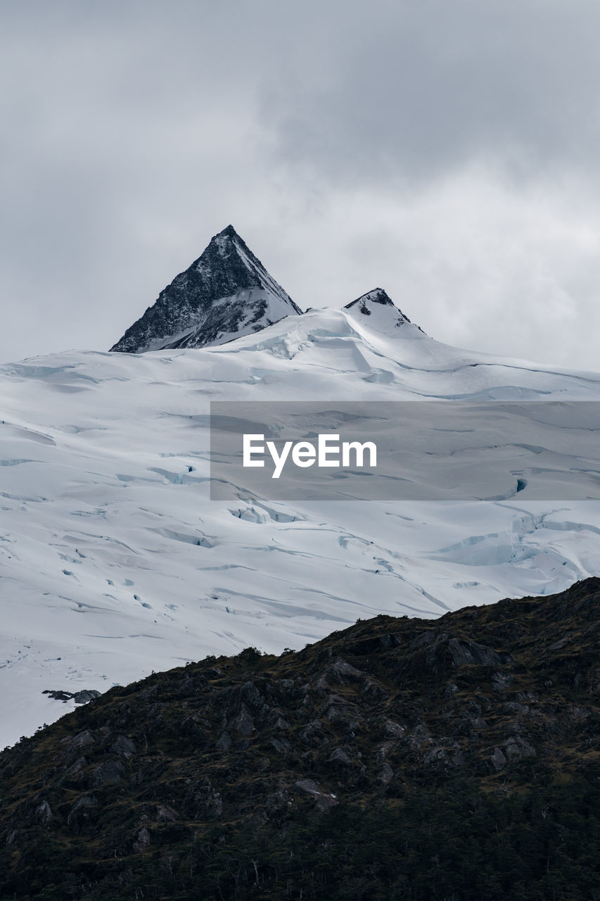 SNOWCAPPED MOUNTAIN AGAINST SKY