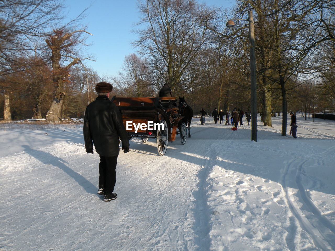 FULL LENGTH REAR VIEW OF MAN WALKING IN SNOW