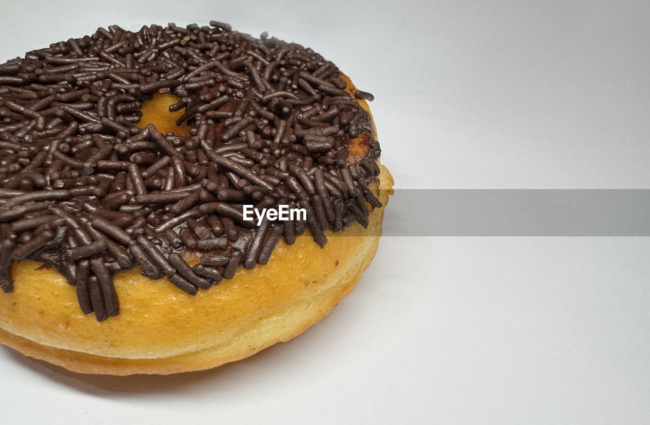 food, food and drink, dessert, baked, sweet food, sweet, icing, indoors, chocolate, chocolate cake, studio shot, freshness, temptation, birthday cake, no people, produce, unhealthy eating, cake, snack, white background, close-up, fruit, still life