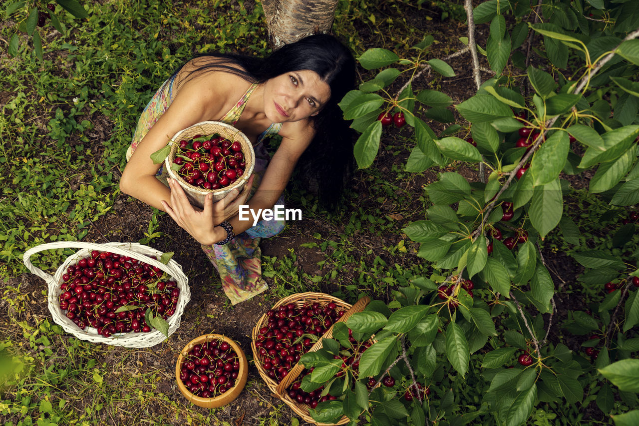 Portrait of woman holding fruits