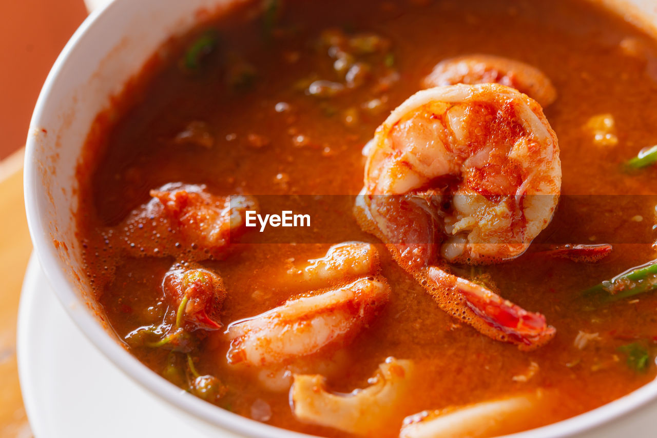 CLOSE-UP OF SOUP IN BOWL ON TABLE